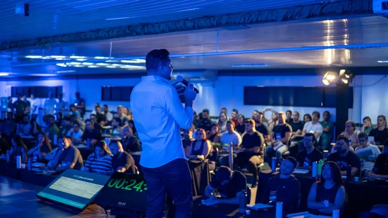 Empresários de academias em evento presencial